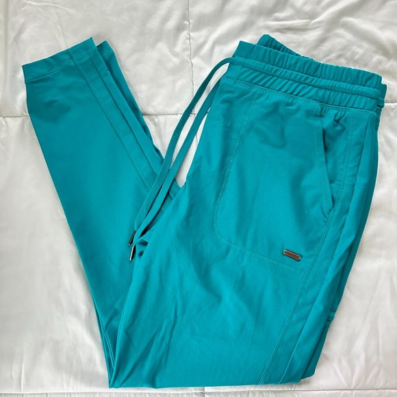 For all my healthcare baddies out there… 🩺😷🩹 - Picture 9 of 11